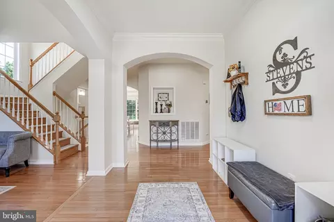 Entry Way - 18931 Highland Park Dr, Triangle, VA 22172 photo 1 of 10