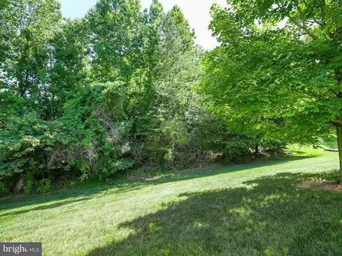 Exterior - 18931 Highland Park Dr, Triangle, VA 22172 photo 7 of 12