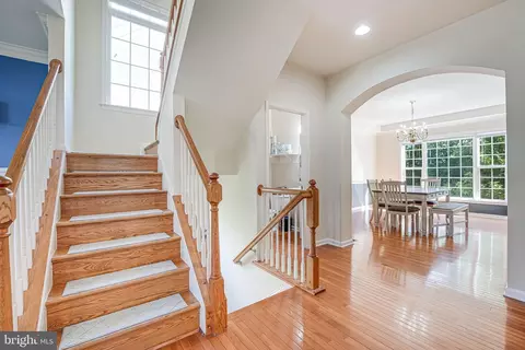 Entry Way - 18931 Highland Park Dr, Triangle, VA 22172 photo 4 of 10