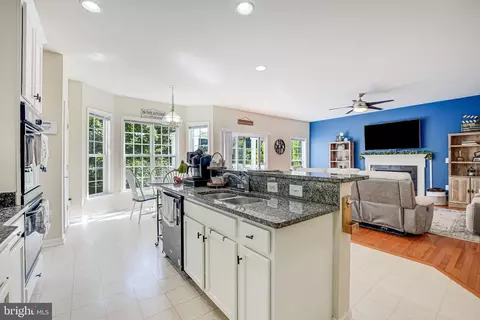 Kitchen - 18931 Highland Park Dr, Triangle, VA 22172 photo 5 of 5