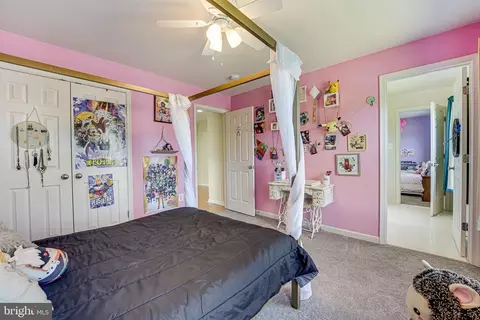 Bedroom - 18931 Highland Park Dr, Triangle, VA 22172 photo 5 of 7