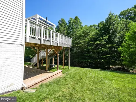 Exterior - 18931 Highland Park Dr, Triangle, VA 22172 photo 6 of 12