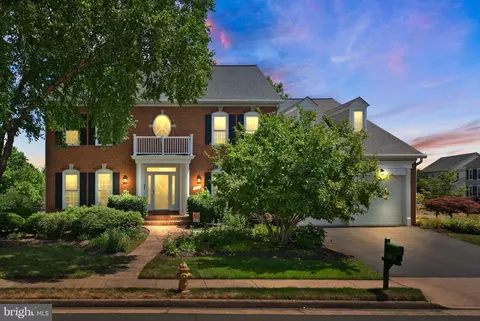 7663 Royal Sydney Dr, Gainesville, VA 20155