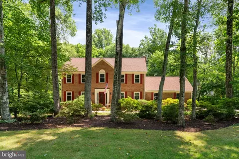 8213 Honeysuckle Rd, Manassas, VA 20112 photo 3