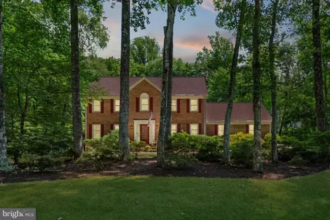 8213 Honeysuckle Rd, Manassas, VA 20112 photo 2