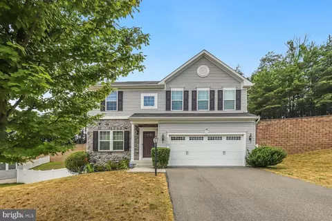 15608 Wingspan Ct, Woodbridge, VA 22193