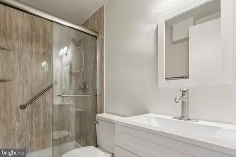 Bath - 6734 Steity Ln, Manassas, VA 20111 photo 2 of 2