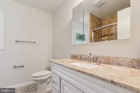 Bath - 6734 Steity Ln, Manassas, VA 20111 photo 1 of 2