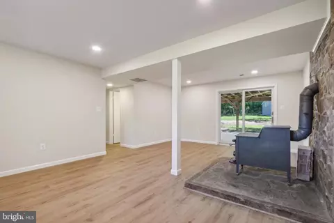 Living - 6734 Steity Ln, Manassas, VA 20111 photo 5 of 6