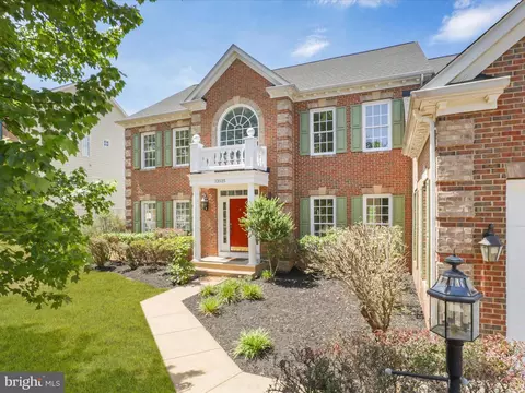 13525 Heritage Farms Dr, Gainesville, VA 20155