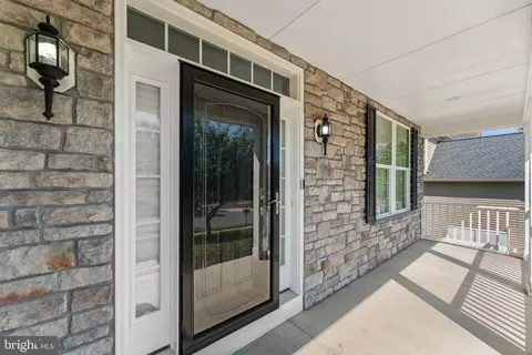 Exterior - 3255 Kira Ct, Triangle, VA 22172 photo 2 of 15