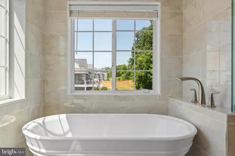 Bath - 3255 Kira Ct, Triangle, VA 22172 photo 5 of 8