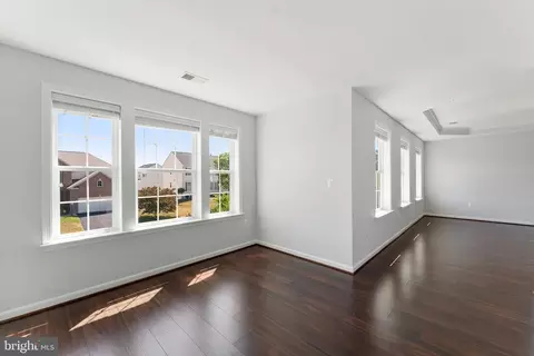 Living - 3255 Kira Ct, Triangle, VA 22172 photo 7 of 8