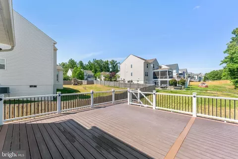 Exterior - 3255 Kira Ct, Triangle, VA 22172 photo 4 of 15