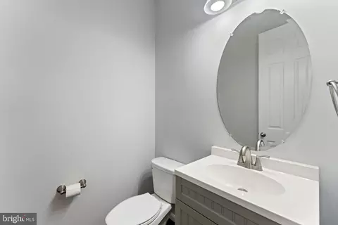 Bath - 3255 Kira Ct, Triangle, VA 22172 photo 1 of 8
