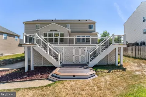 Exterior - 3255 Kira Ct, Triangle, VA 22172 photo 12 of 15
