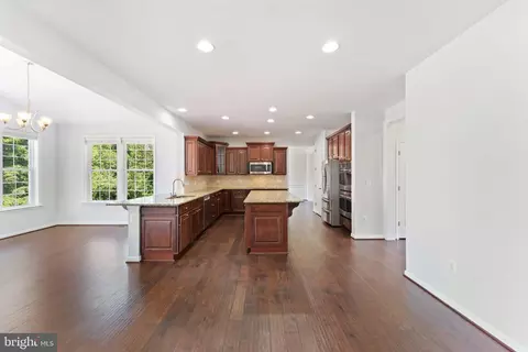 Entry Way - 3255 Kira Ct, Triangle, VA 22172 photo 6 of 12