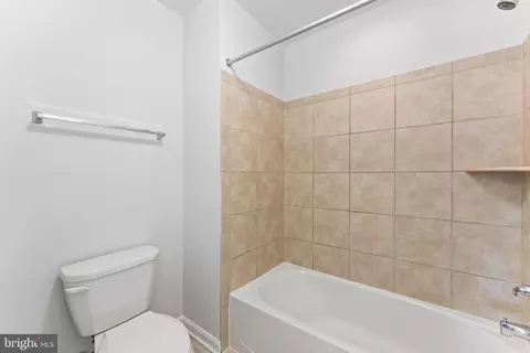 Bath - 3255 Kira Ct, Triangle, VA 22172 photo 7 of 8