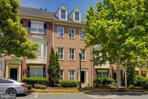 674 Belmont Bay Dr, Woodbridge, VA 22191