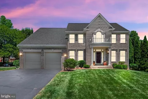 5900 Fincastle Dr, Manassas, VA 20112