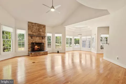 Living - 8158 Snead Loop, Gainesville, VA 20155 photo 5 of 5