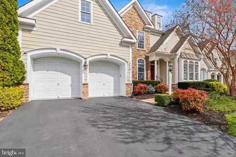 Exterior - 8158 Snead Loop, Gainesville, VA 20155 photo 6 of 15