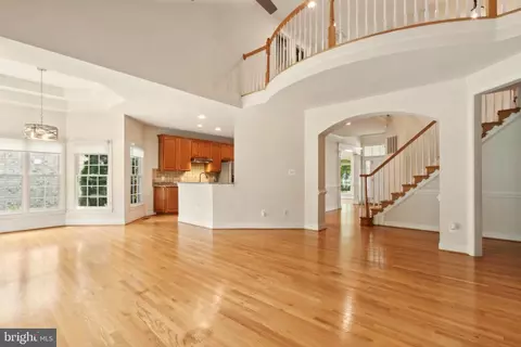 Living - 8158 Snead Loop, Gainesville, VA 20155 photo 4 of 5