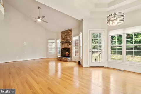 Living - 8158 Snead Loop, Gainesville, VA 20155 photo 3 of 5