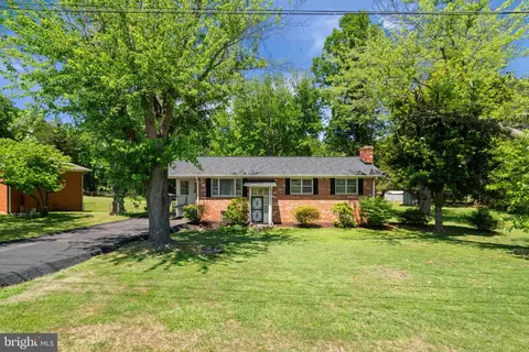 7704 Signal Hill Rd, Manassas, VA 20111