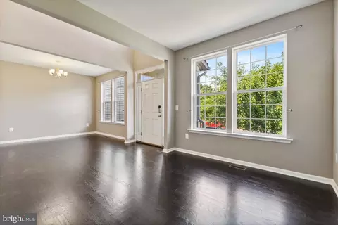 18205 Jillian Ln, Triangle, VA 22172 photo 9