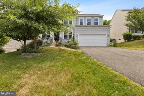 18205 Jillian Ln, Triangle, VA 22172 photo 2