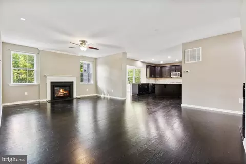 18205 Jillian Ln, Triangle, VA 22172 photo 12