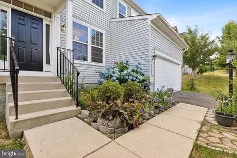 18205 Jillian Ln, Triangle, VA 22172 photo 3