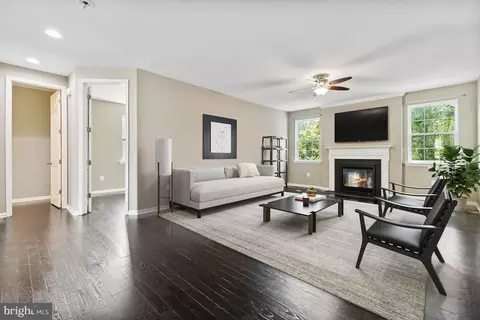 18205 Jillian Ln, Triangle, VA 22172 photo 6