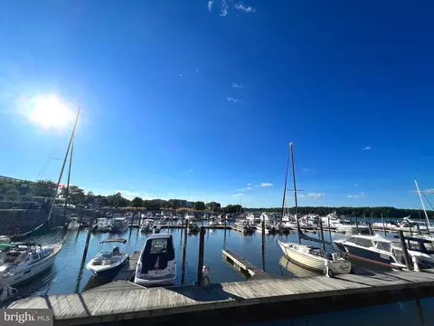 485 Harbor Side St #308, Woodbridge, VA 22191