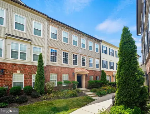 15371 Rosemont Manor Dr, Haymarket, VA 20169
