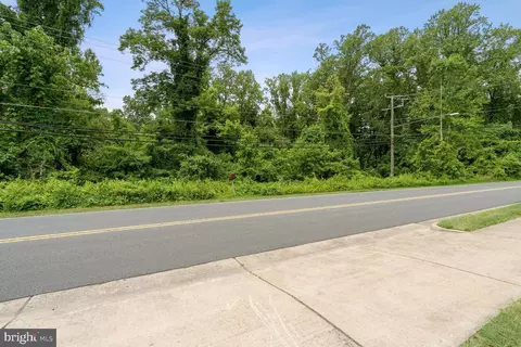 19022 Fuller Heights Rd, Triangle, VA 22172 photo 2