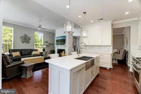 Kitchen - 16138 Dancing Leaf Pl, Dumfries, VA 22025 photo 10 of 12