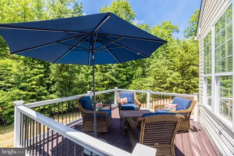 Exterior - 16138 Dancing Leaf Pl, Dumfries, VA 22025 photo 9 of 18