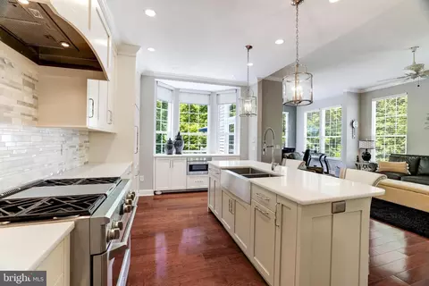 Kitchen - 16138 Dancing Leaf Pl, Dumfries, VA 22025 photo 5 of 12