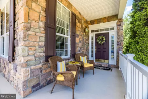 Exterior - 16138 Dancing Leaf Pl, Dumfries, VA 22025 photo 4 of 18