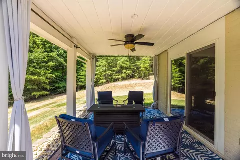 Exterior - 16138 Dancing Leaf Pl, Dumfries, VA 22025 photo 12 of 18