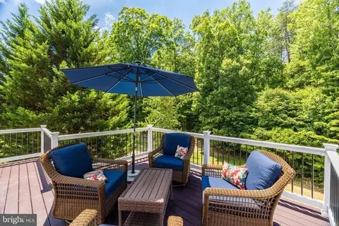 Exterior - 16138 Dancing Leaf Pl, Dumfries, VA 22025 photo 10 of 18