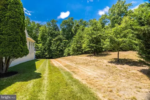 Exterior - 16138 Dancing Leaf Pl, Dumfries, VA 22025 photo 13 of 18