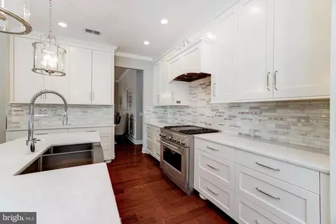 Kitchen - 16138 Dancing Leaf Pl, Dumfries, VA 22025 photo 11 of 12