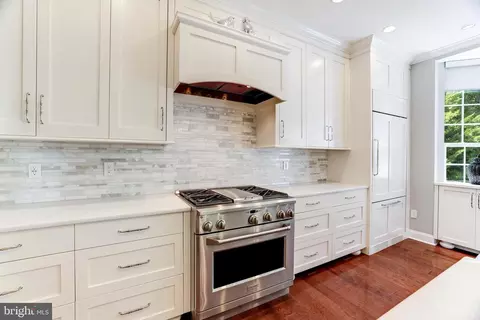 Kitchen - 16138 Dancing Leaf Pl, Dumfries, VA 22025 photo 9 of 12