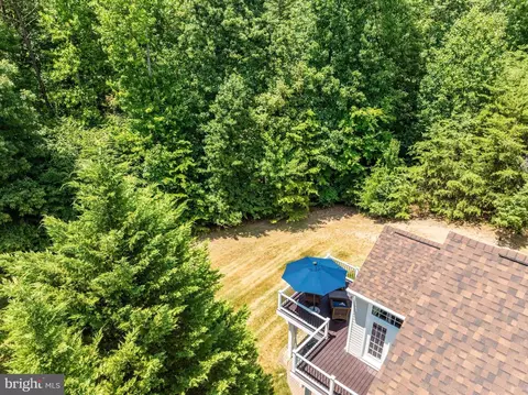 Exterior - 16138 Dancing Leaf Pl, Dumfries, VA 22025 photo 16 of 18