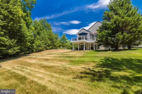 Exterior - 16138 Dancing Leaf Pl, Dumfries, VA 22025 photo 14 of 18