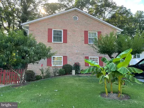 12512 Oakwood Dr, Woodbridge, VA 22192