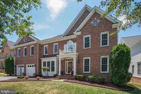 4448 Tuscany Ct, Woodbridge, VA 22192